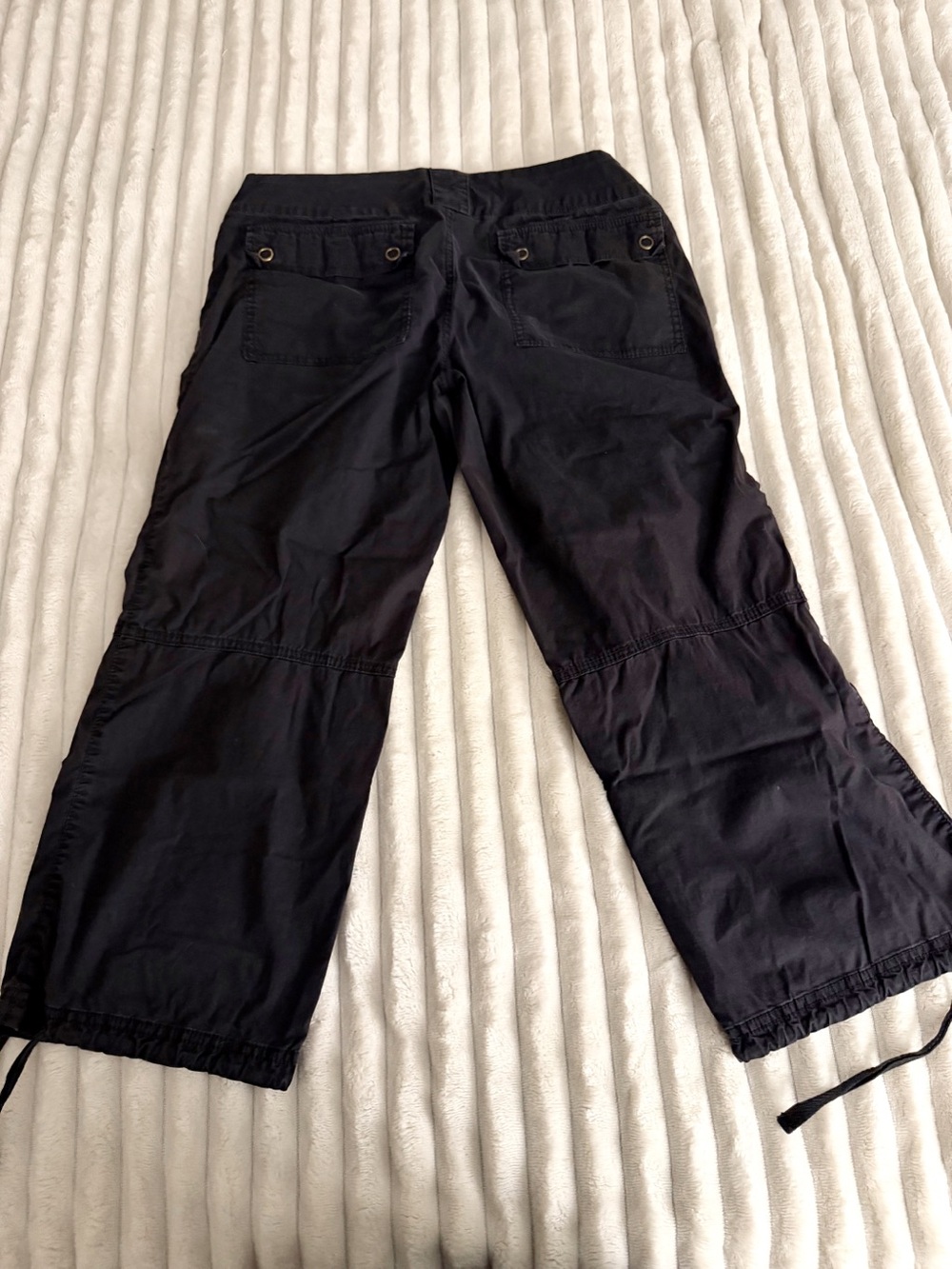 Guess Black Utility Capri Cargo Pants with Metal Ring Accents - Picture 4 of 4